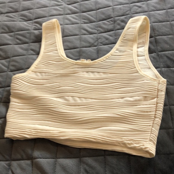 🖤5/$25 LA hearts textured cream crop top - Picture 5 of 5